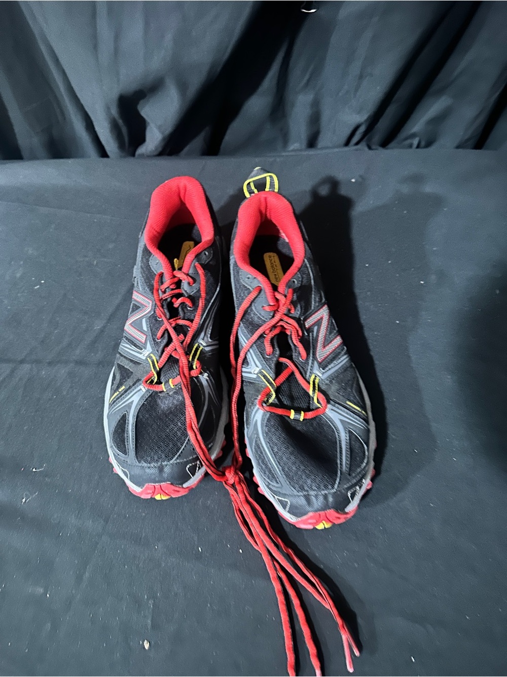 New Balance mens Trail Running Shoes in Black and Red-size 11.5-#634